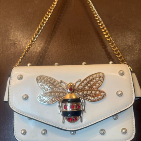 White Non Branded Bee Embellished Shoulder Bag.  Super cute! Used once, wedding. - Picture 1 of 11
